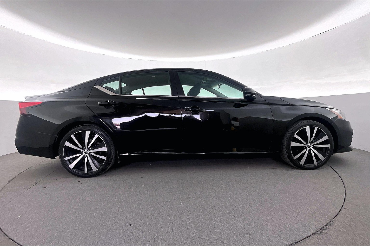 Nissan Altima SR Sedan 2019